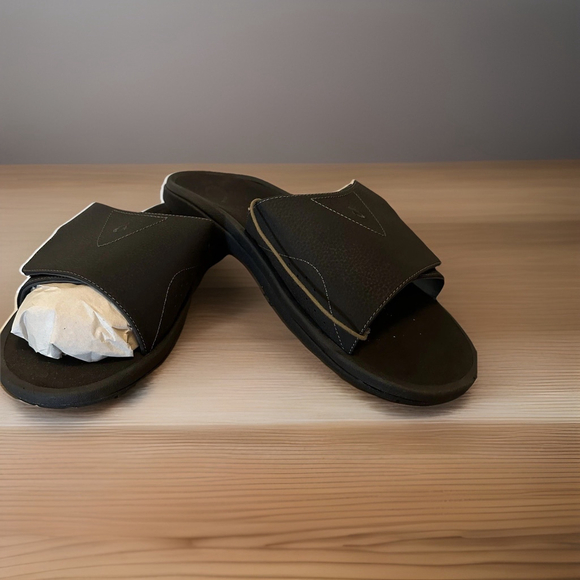New Men's OLUKAI Dark Java Nalu Slide Sandals Size 18 New In Box